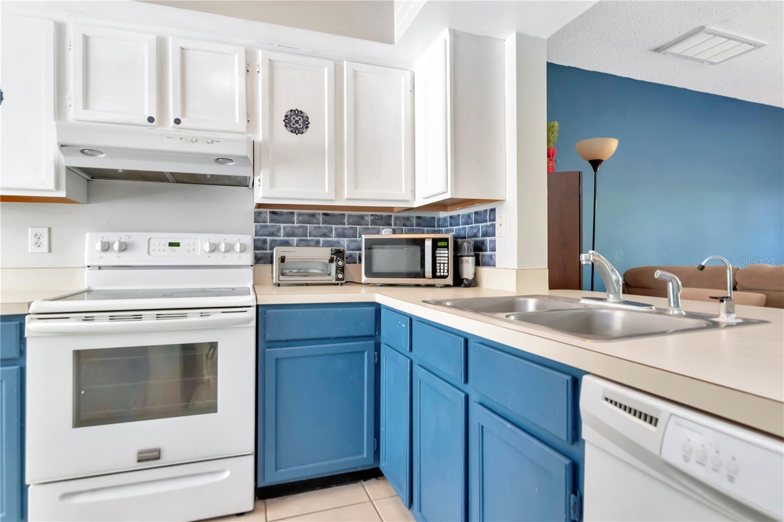 Image 8 of 32 For 14053 Notreville Way