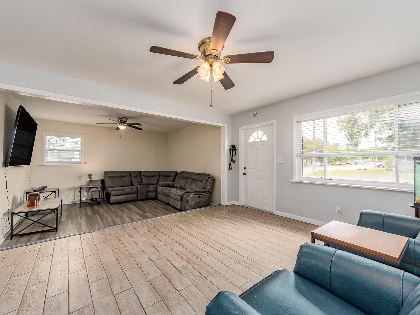 Image 4 of 24 For 8194 65th Street N