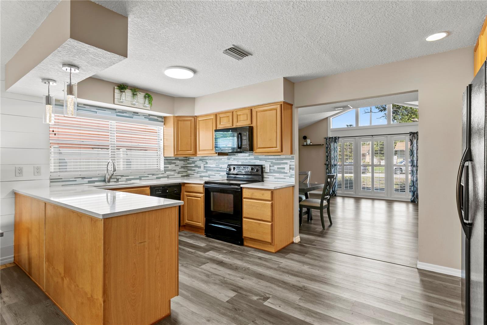 Listing photo id 9 for 6404 Heather Moor Court