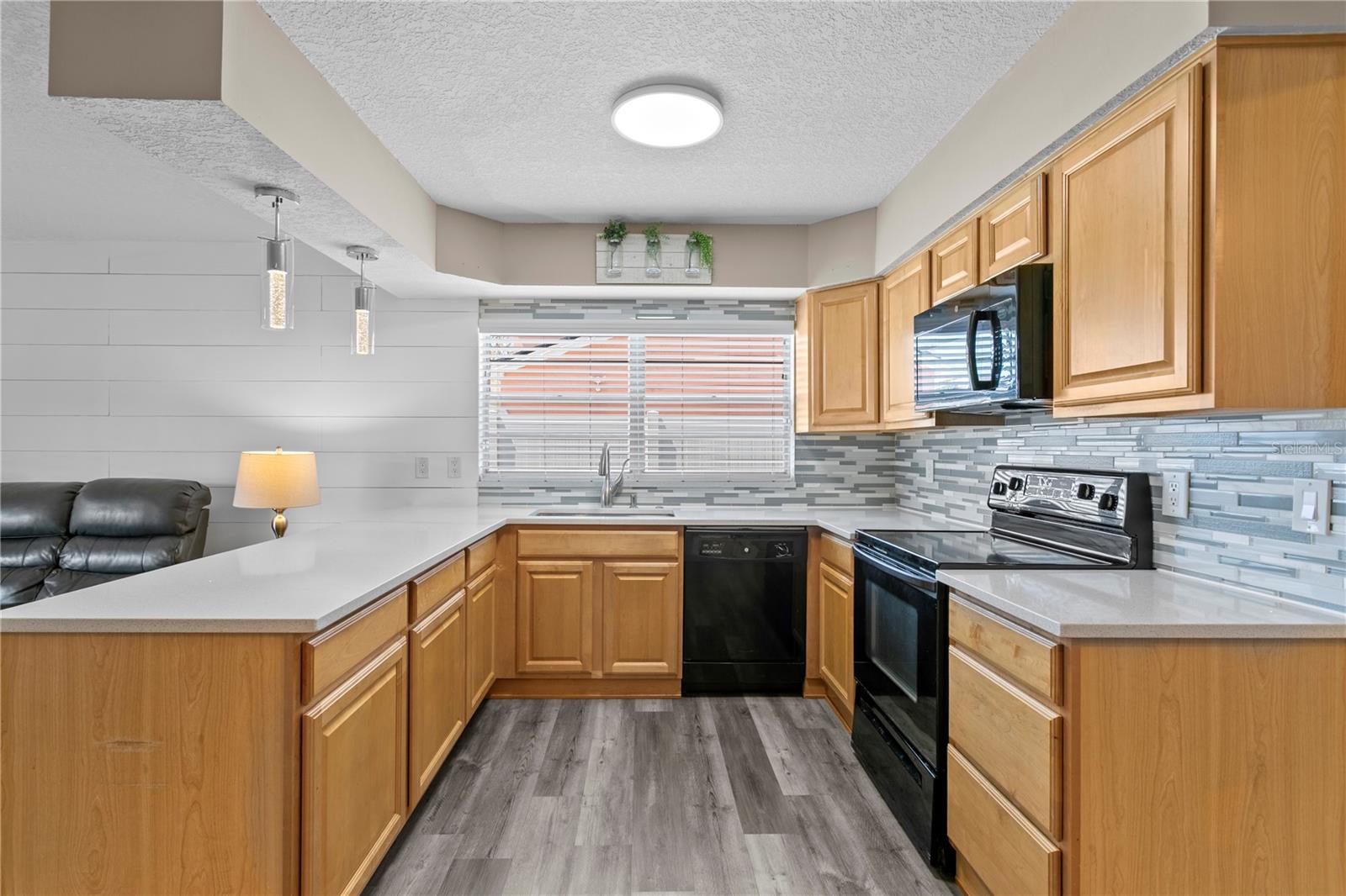 Listing photo id 11 for 6404 Heather Moor Court