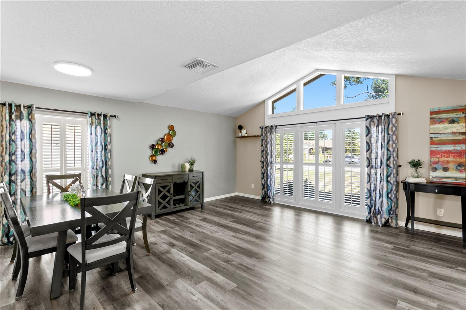 Listing photo id 3 for 6404 Heather Moor Court