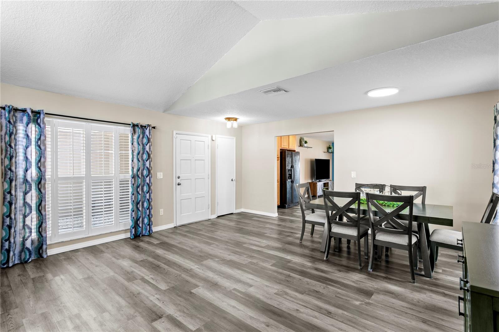 Listing photo id 4 for 6404 Heather Moor Court