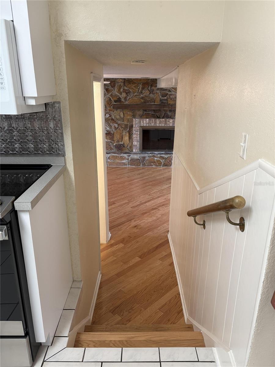 Image 10 of 48 For 1008 Lady Guinevere Drive