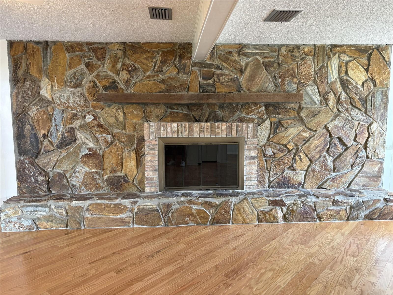 Image 12 of 48 For 1008 Lady Guinevere Drive