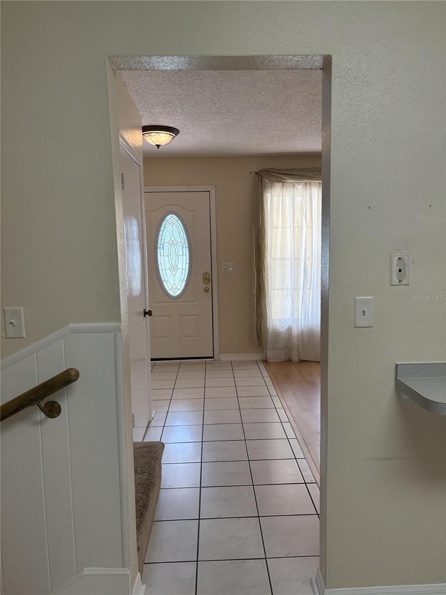 Image 5 of 48 For 1008 Lady Guinevere Drive