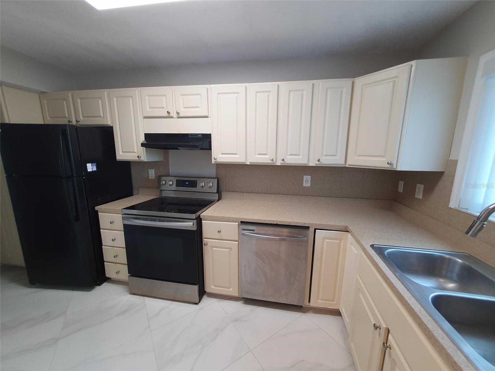 Listing photo id 0 for 1927 Orange Boulevard Way