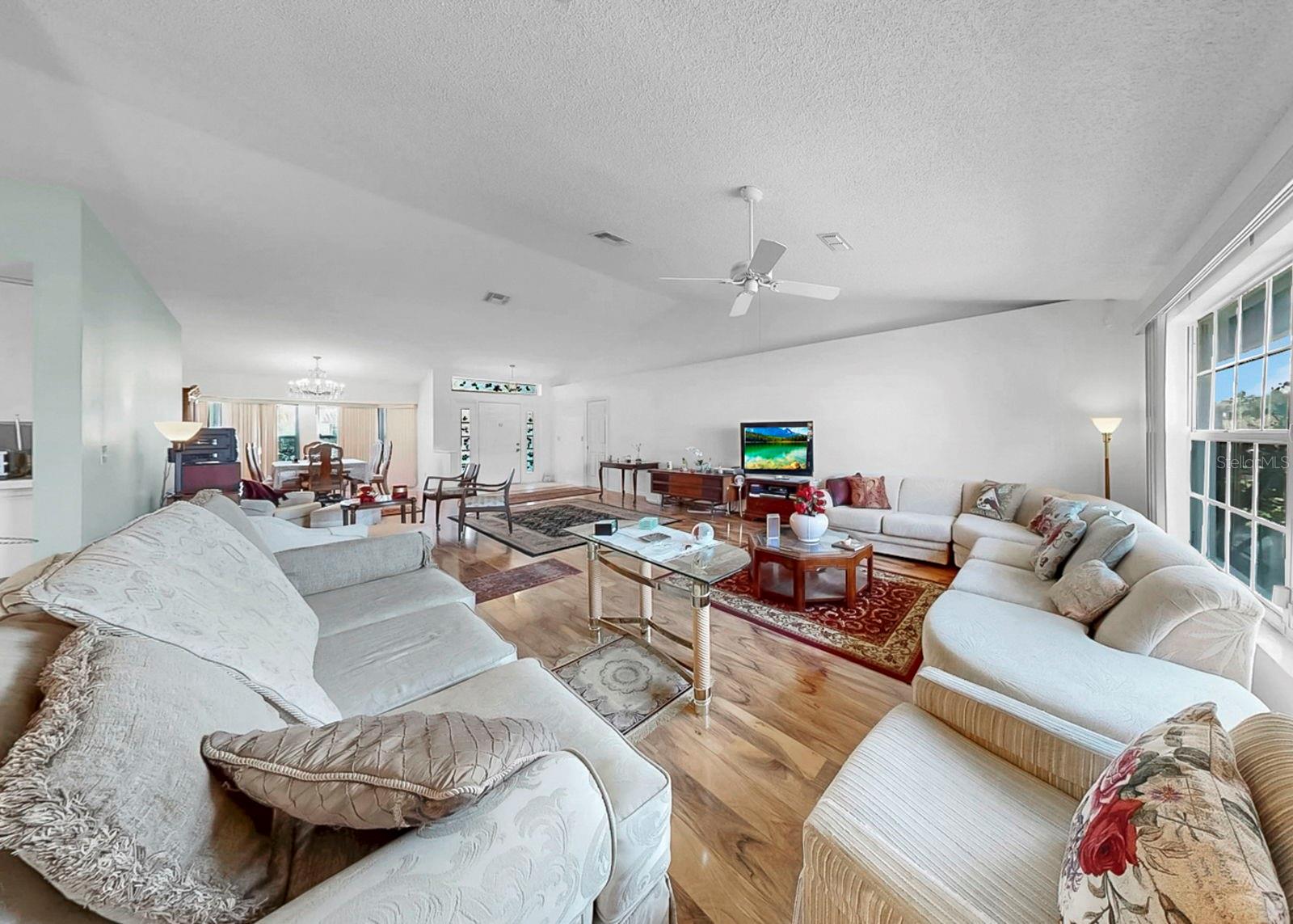 Image 16 of 47 For 2003 New Bedford Drive