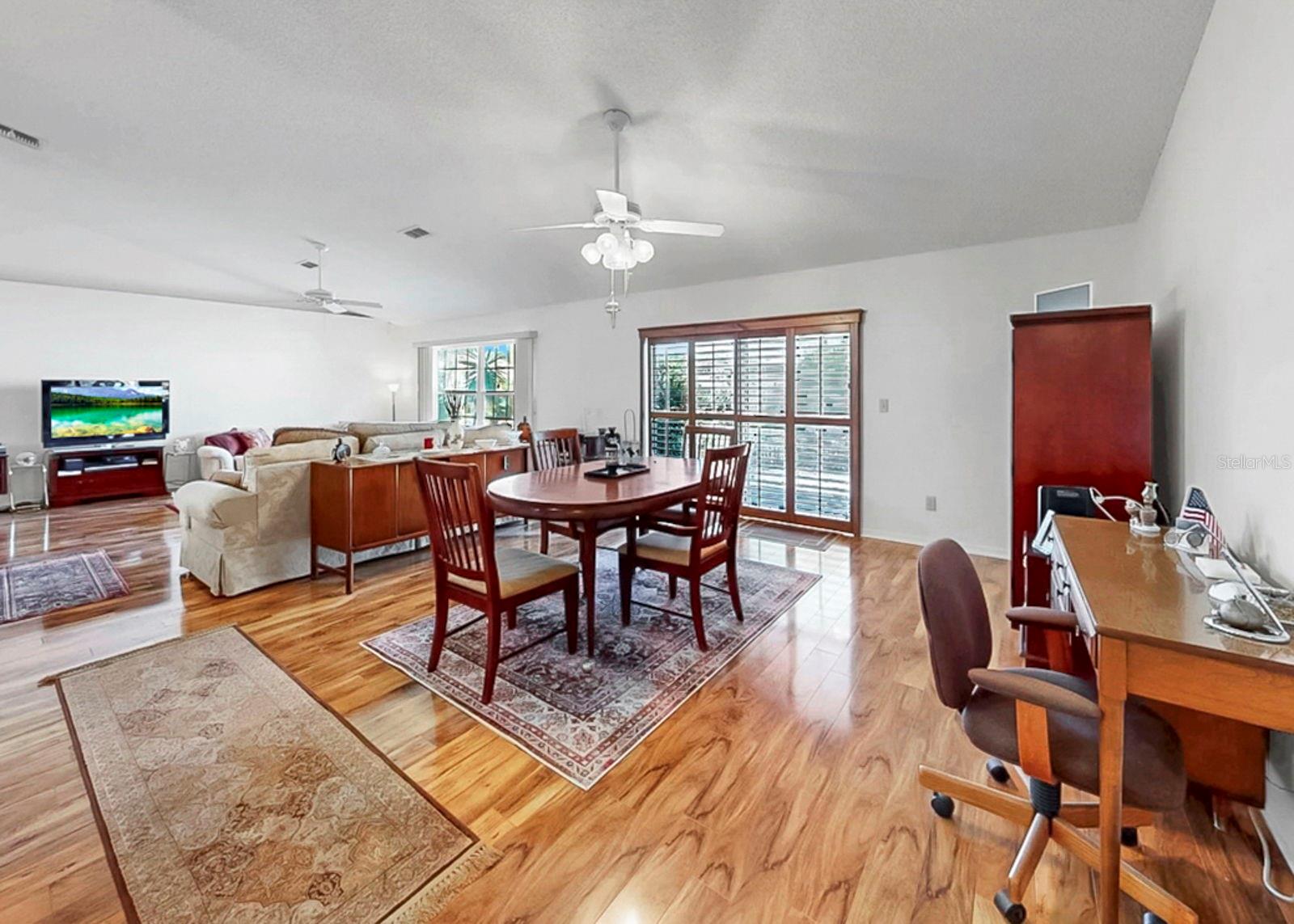 Image 18 of 47 For 2003 New Bedford Drive