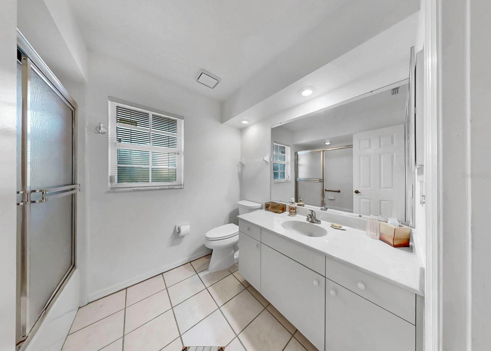 Image 29 of 47 For 2003 New Bedford Drive