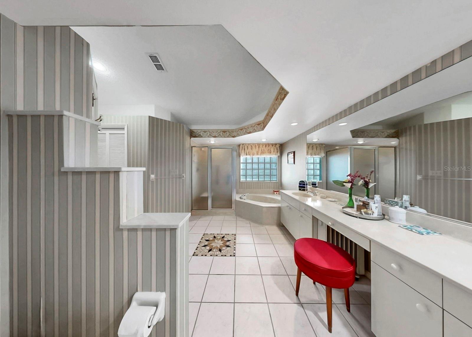 Image 30 of 47 For 2003 New Bedford Drive