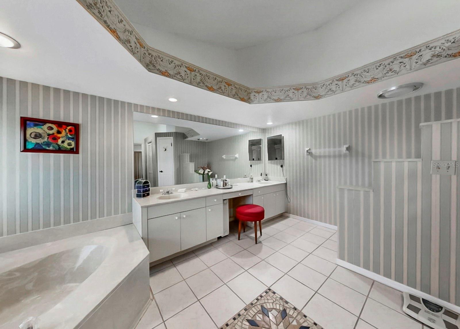 Image 33 of 47 For 2003 New Bedford Drive