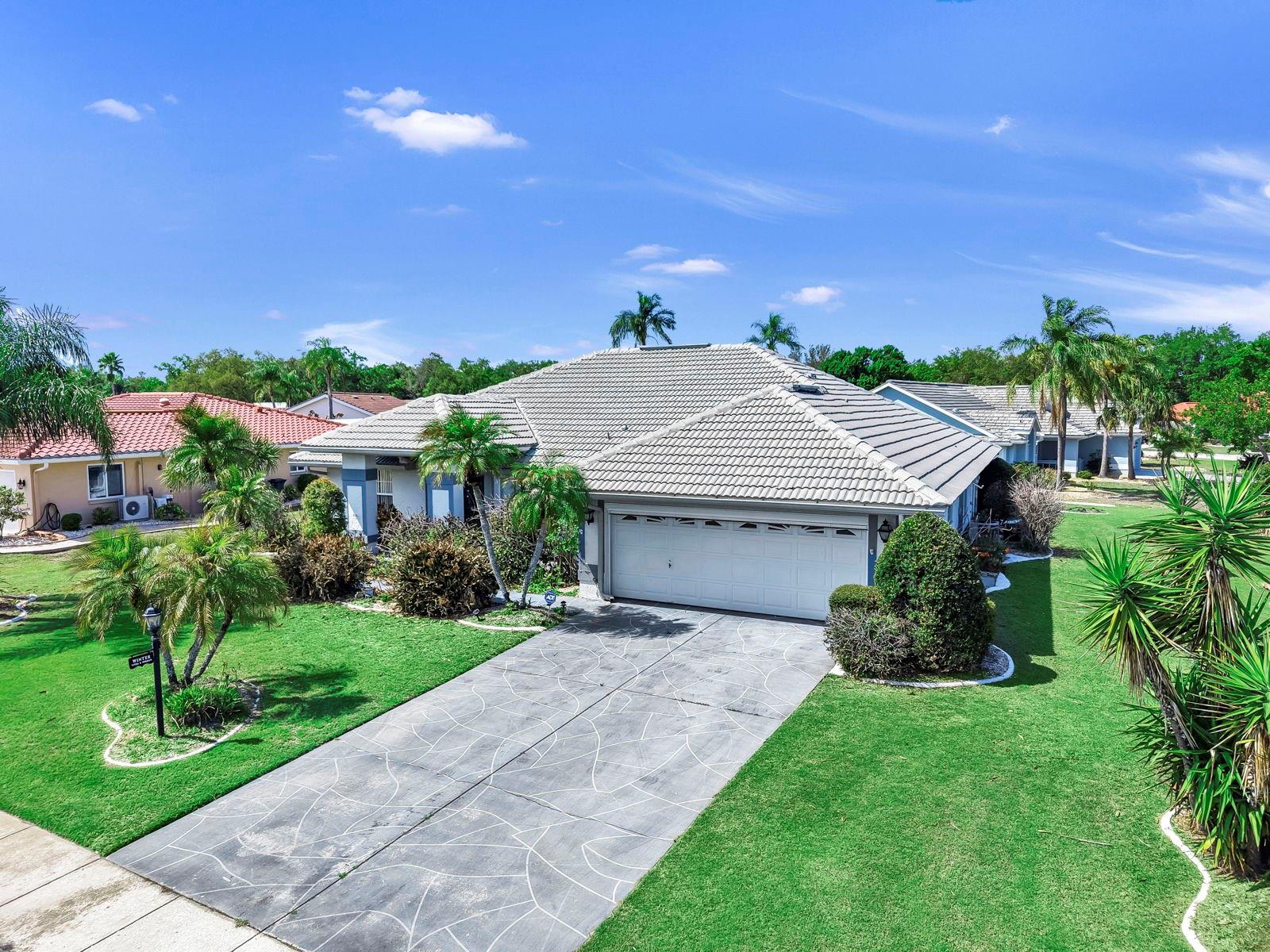 Image 4 of 47 For 2003 New Bedford Drive