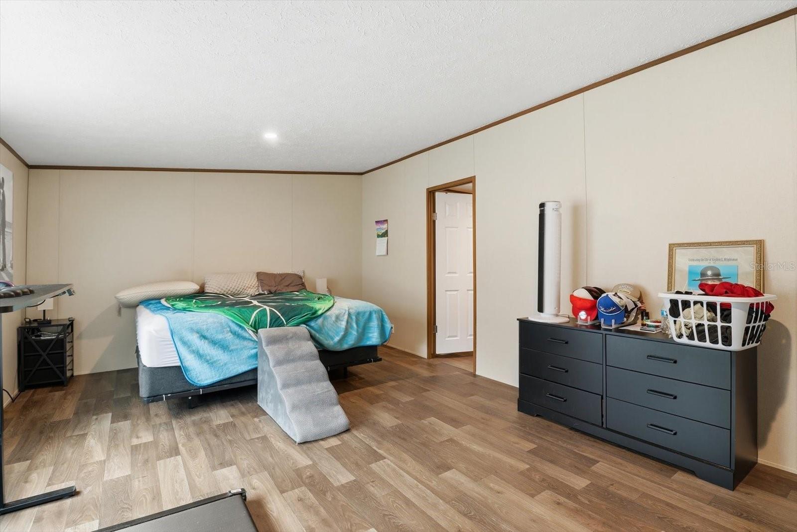 Image 17 of 47 For 7290 110th Avenue