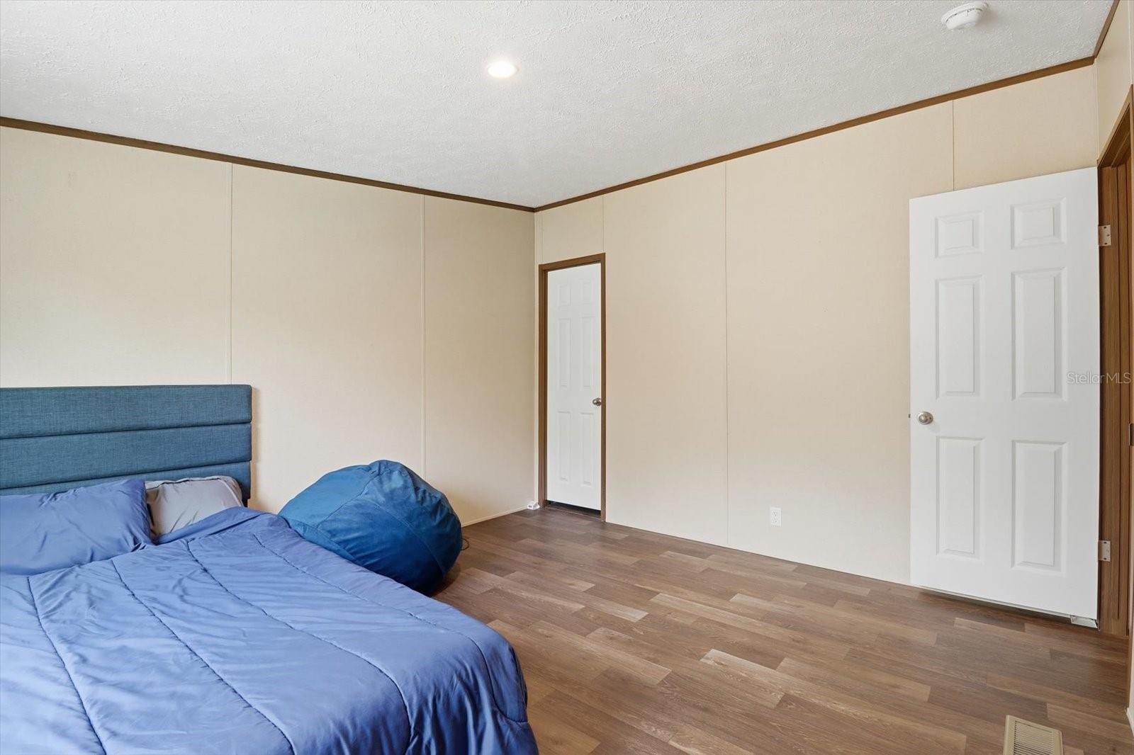 Image 26 of 47 For 7290 110th Avenue