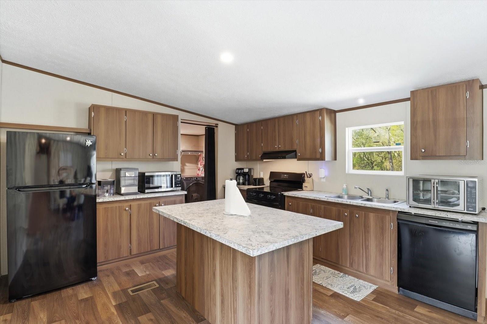 Image 5 of 47 For 7290 110th Avenue