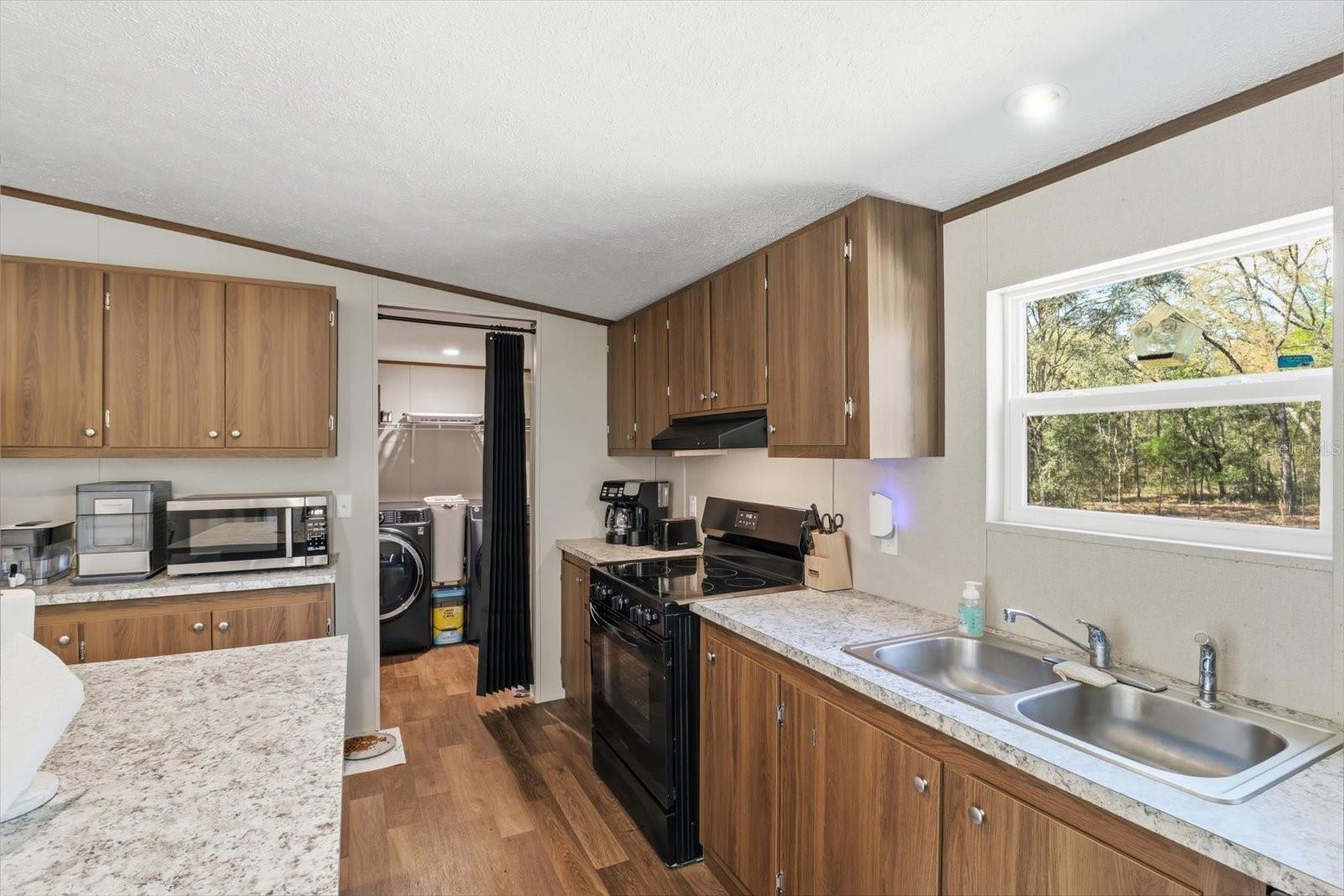 Image 6 of 47 For 7290 110th Avenue