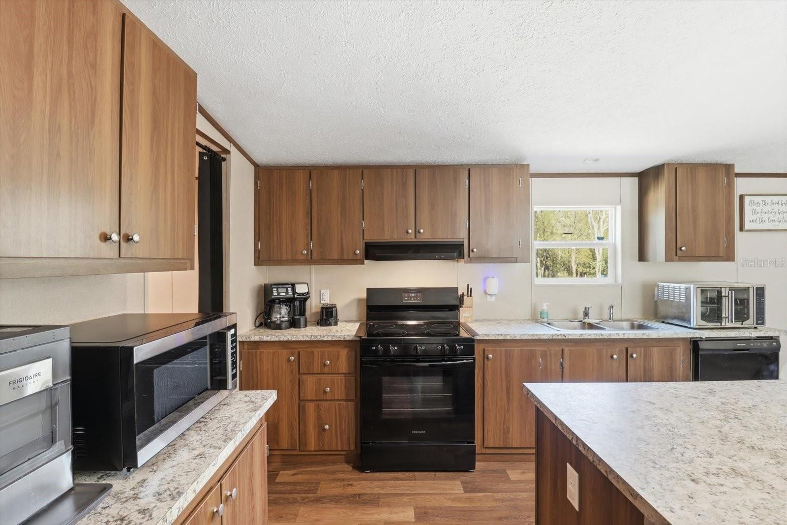 Image 7 of 47 For 7290 110th Avenue