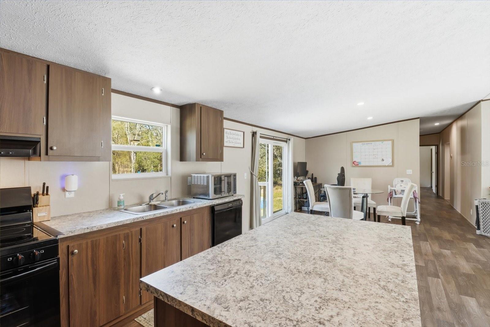 Image 8 of 47 For 7290 110th Avenue