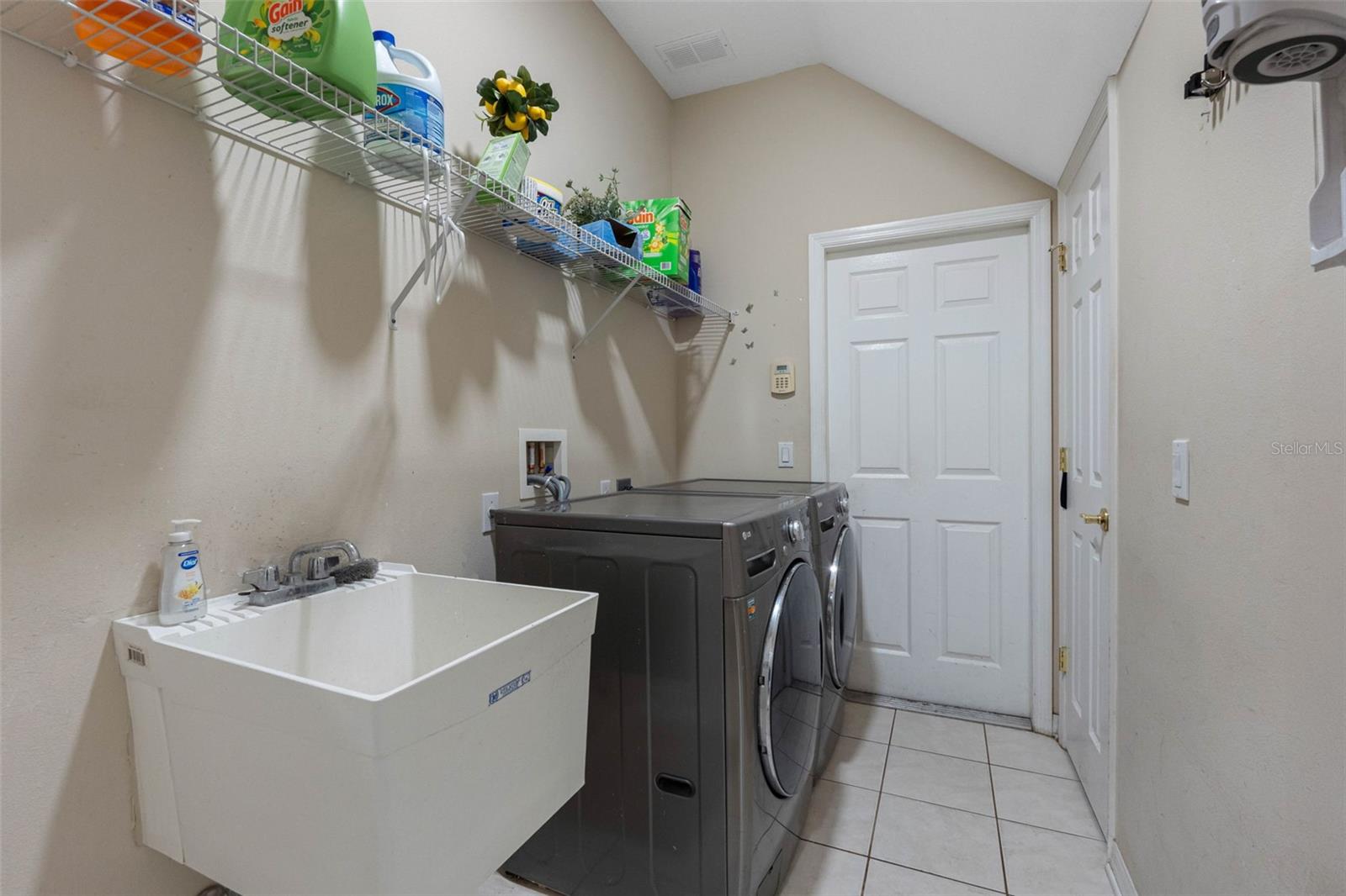 Image 16 of 55 For 16750 Ivy Lake Drive