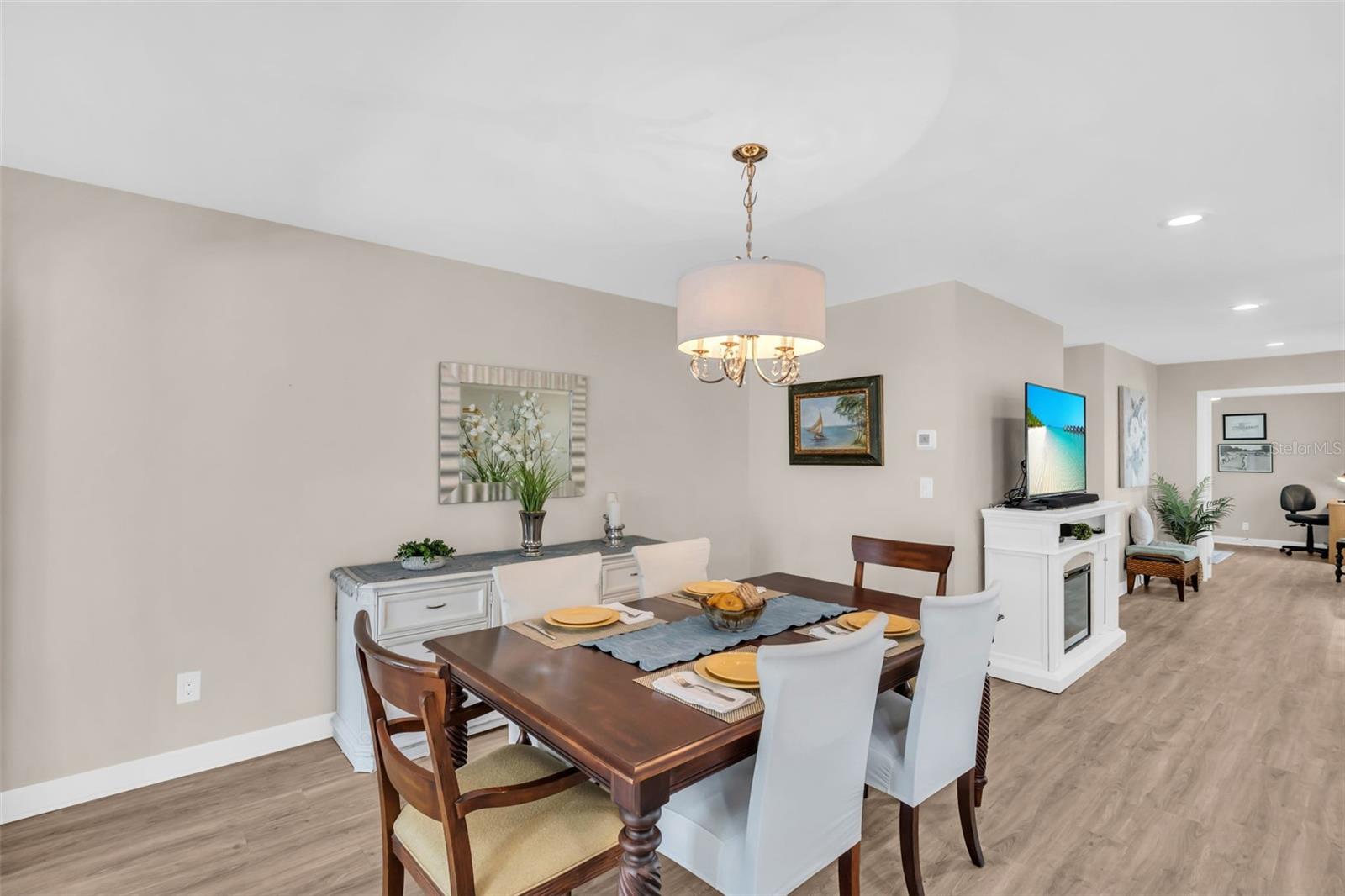 Image 16 of 64 For 2938 Macalpin Drive W