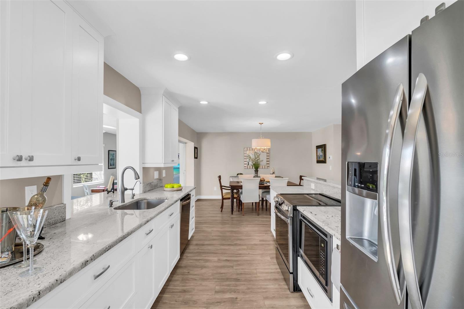 Image 22 of 64 For 2938 Macalpin Drive W