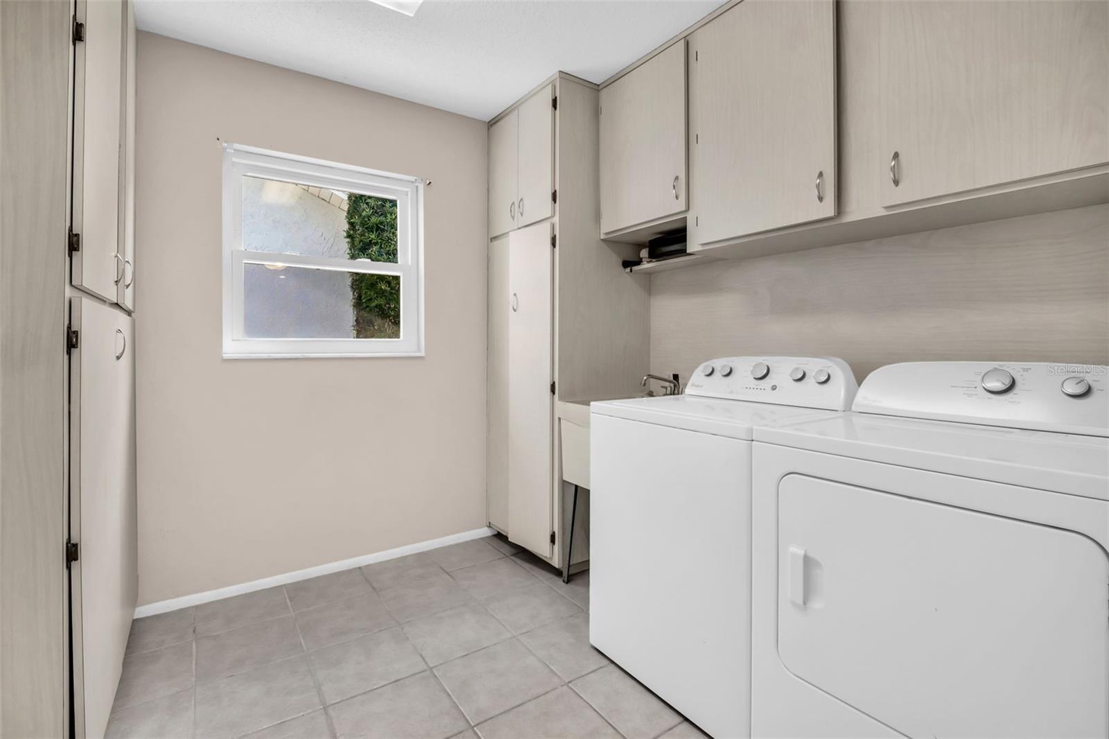 Image 27 of 64 For 2938 Macalpin Drive W