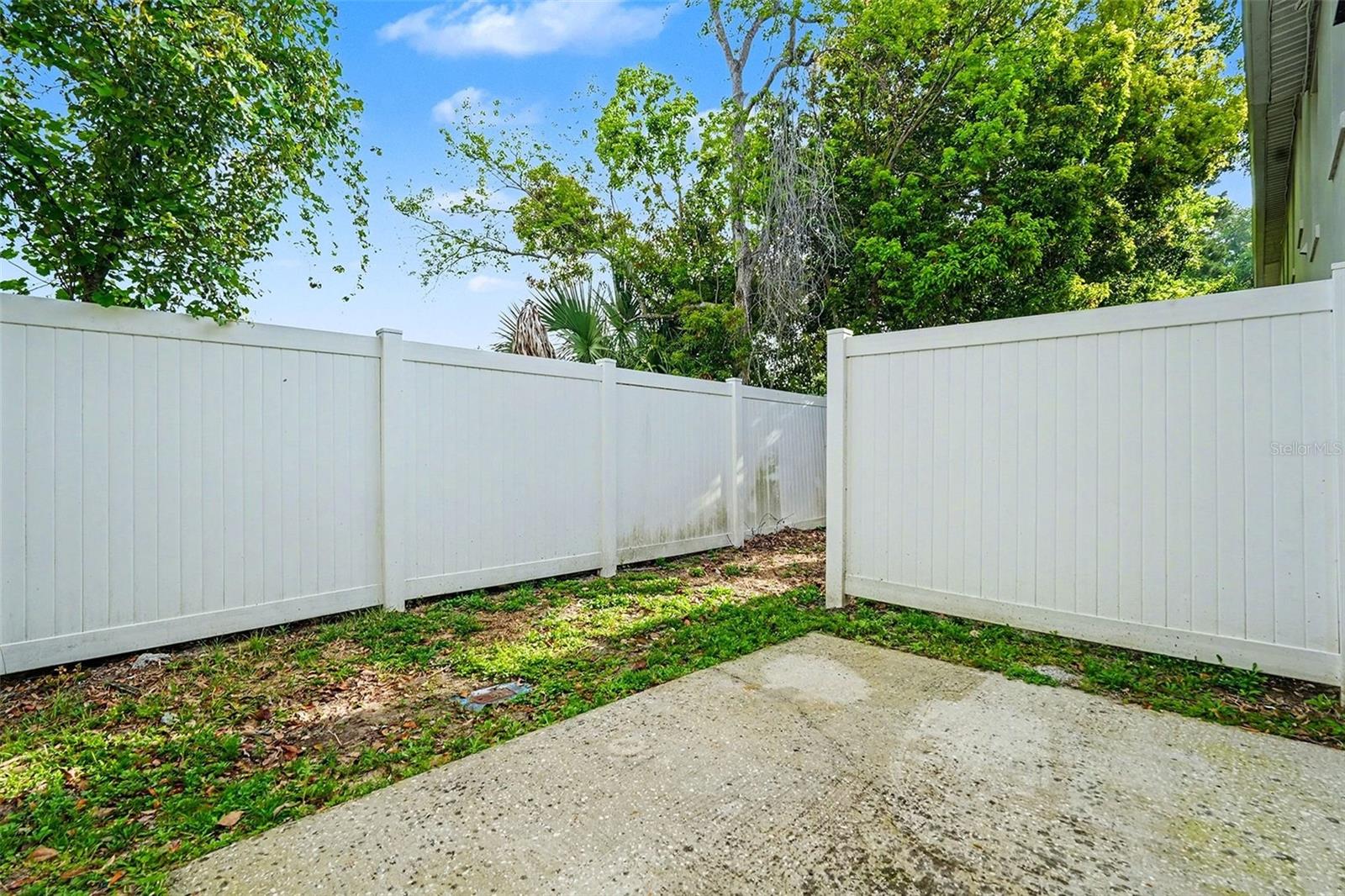 Image 20 of 21 For 37306 Embassy Park Lane