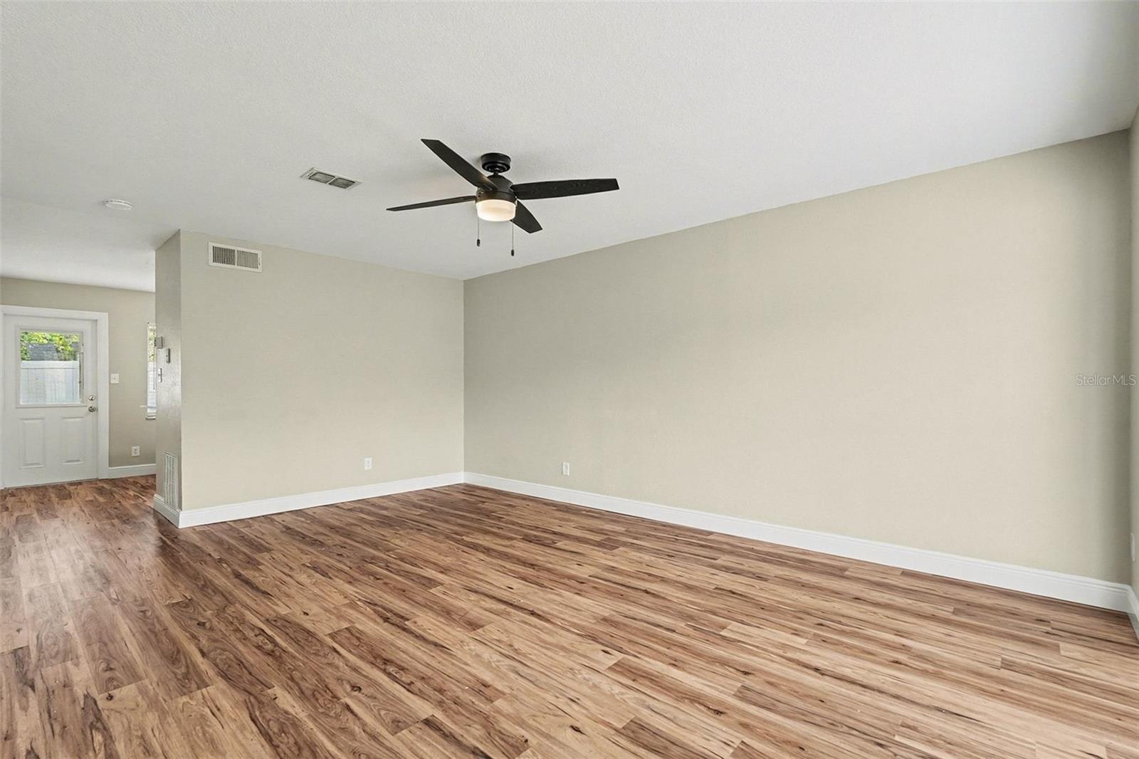 Image 6 of 21 For 37306 Embassy Park Lane