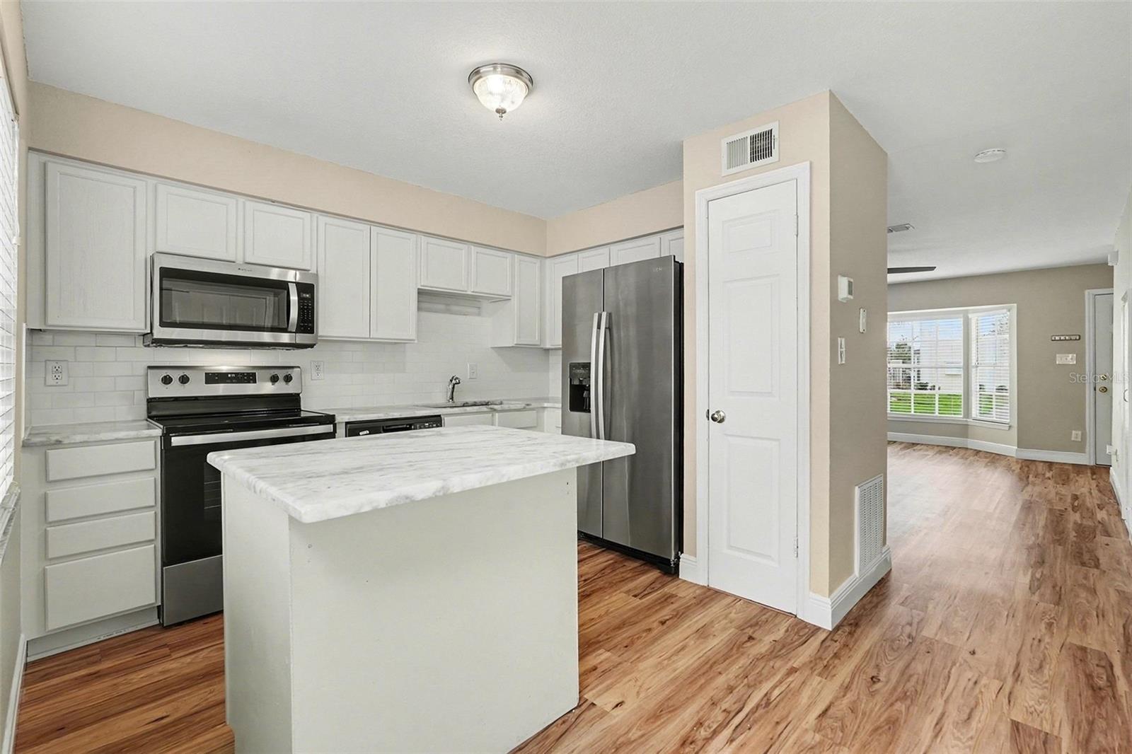 Image 7 of 21 For 37306 Embassy Park Lane