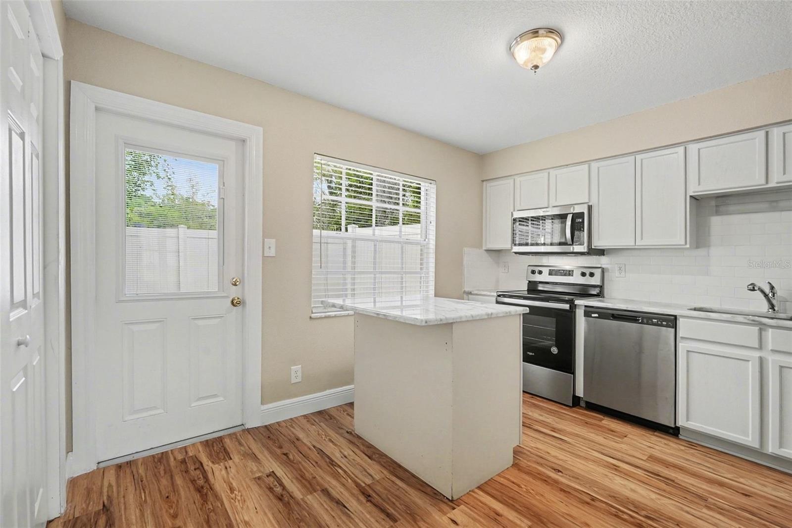 Image 8 of 21 For 37306 Embassy Park Lane