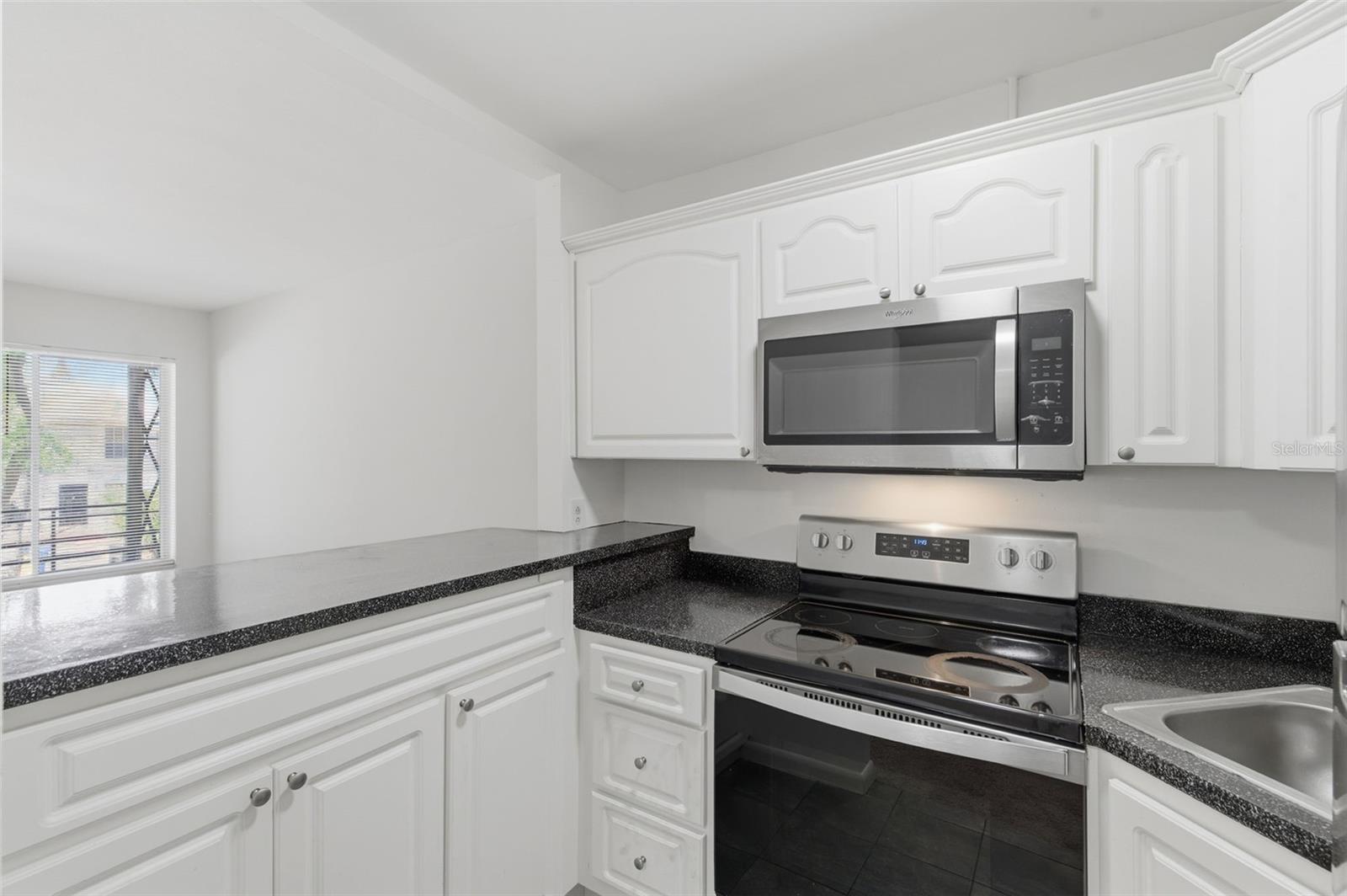 Image 10 of 52 For 1257 Drew Street 14