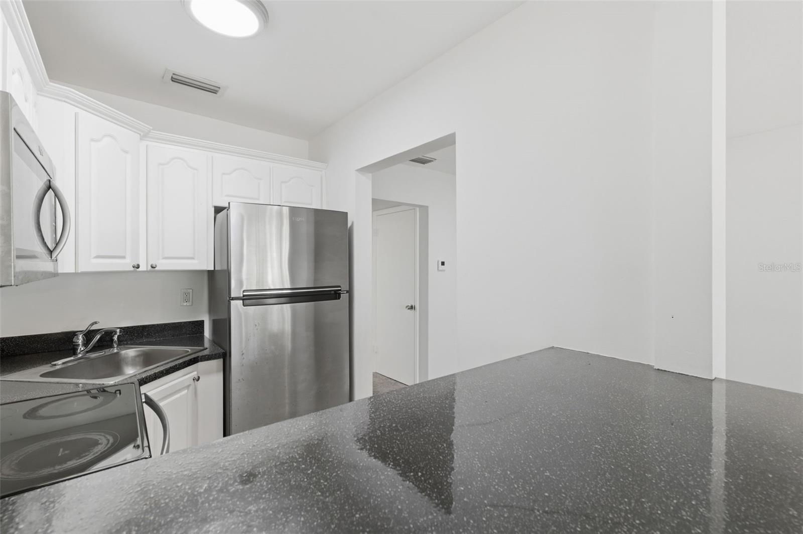 Image 12 of 52 For 1257 Drew Street 14