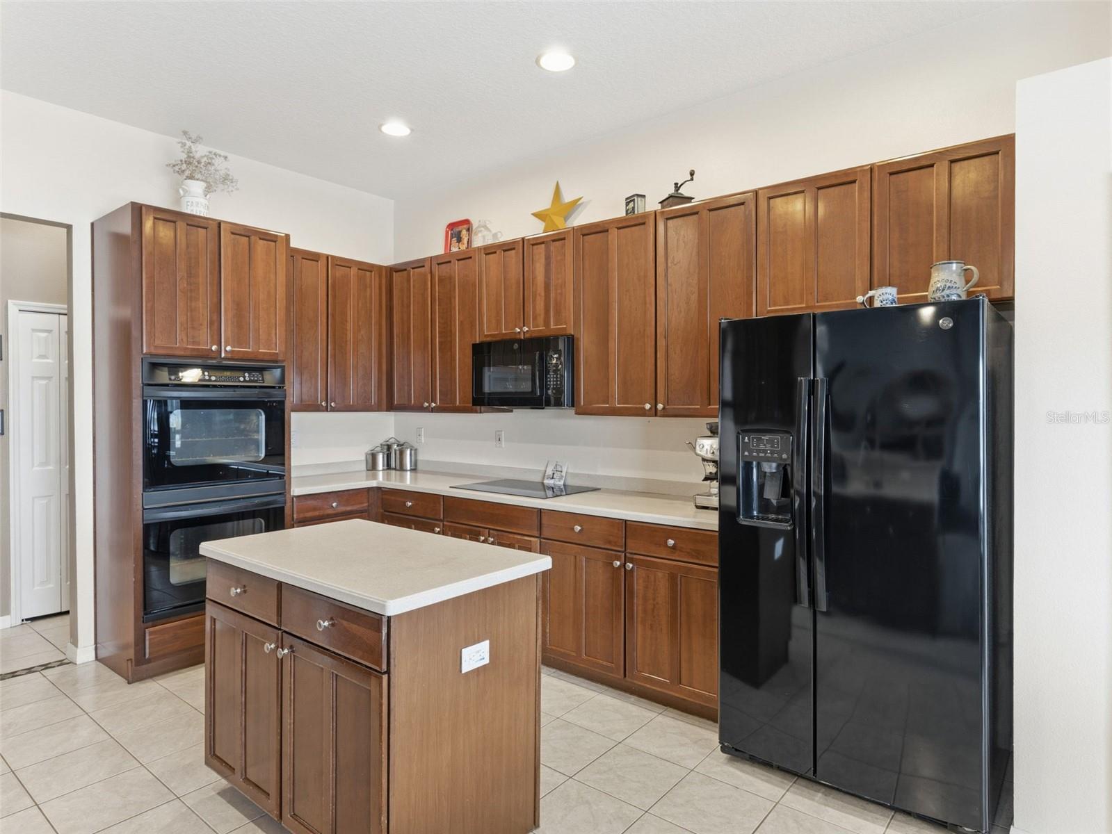 Image 13 of 53 For 22548 Cliffside Way