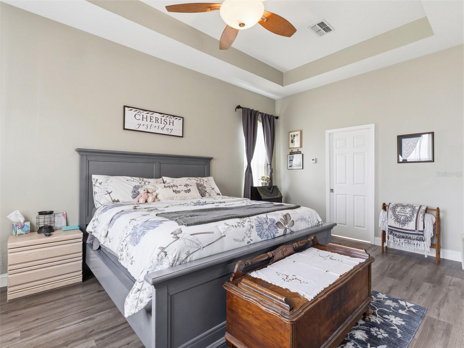 Image 16 of 53 For 22548 Cliffside Way