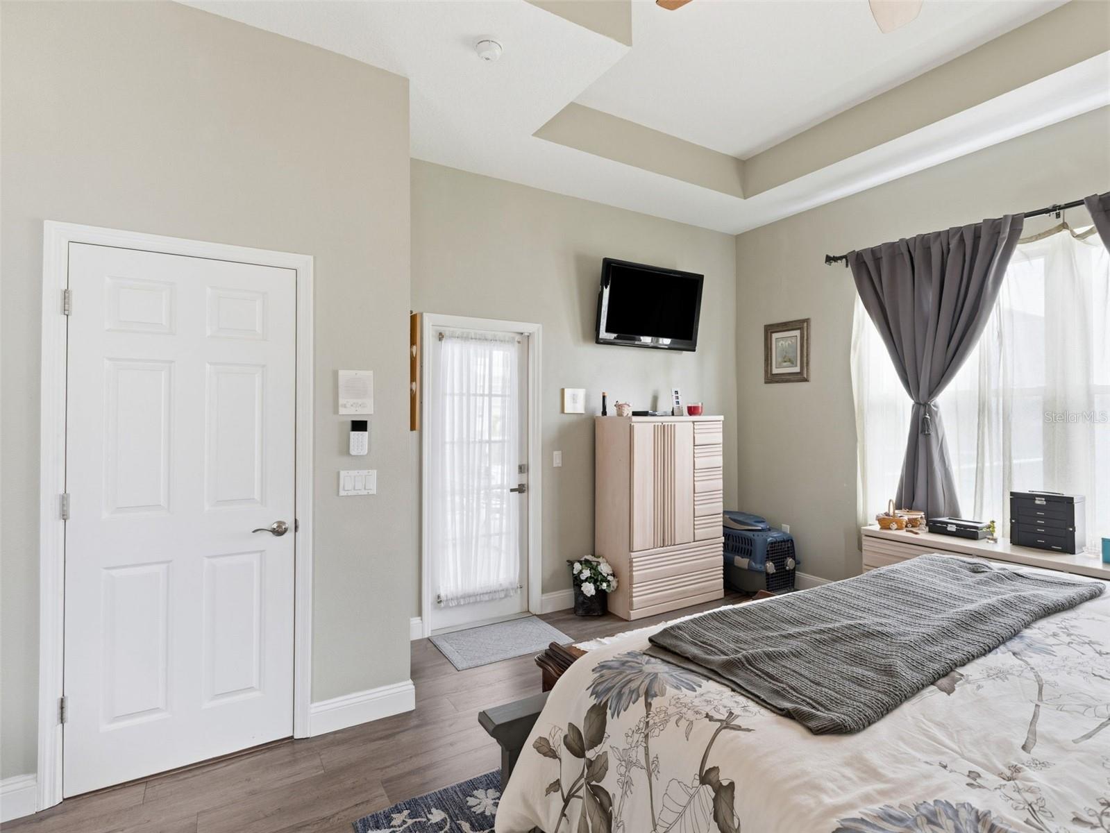 Image 18 of 53 For 22548 Cliffside Way