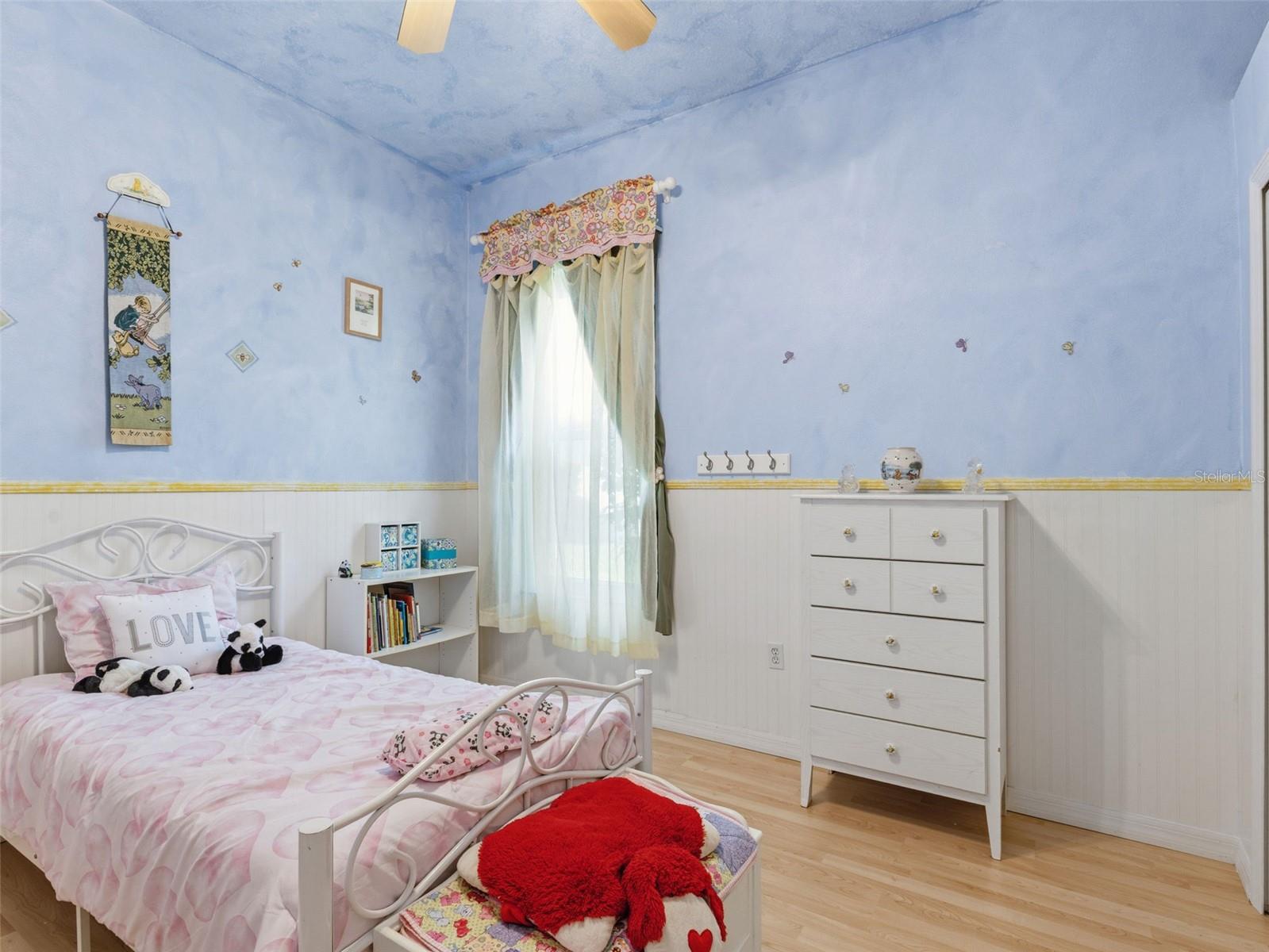 Image 25 of 53 For 22548 Cliffside Way