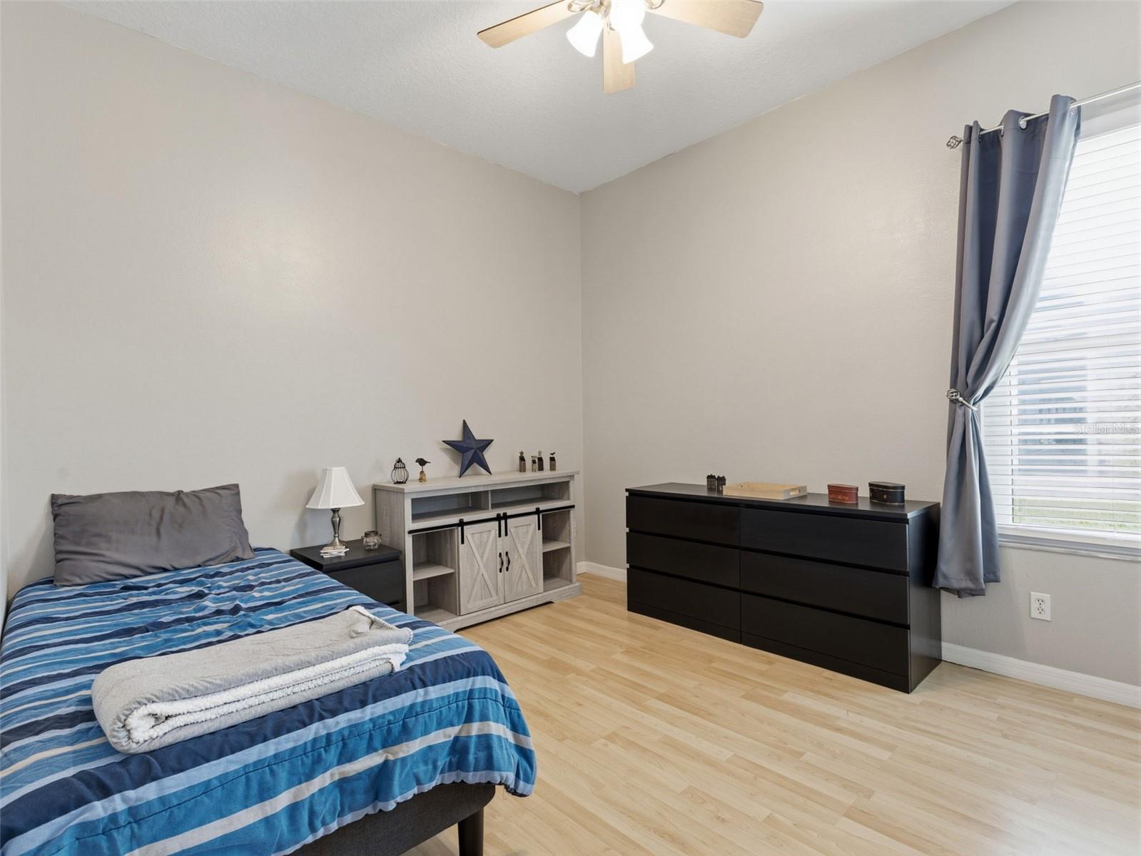 Image 28 of 53 For 22548 Cliffside Way