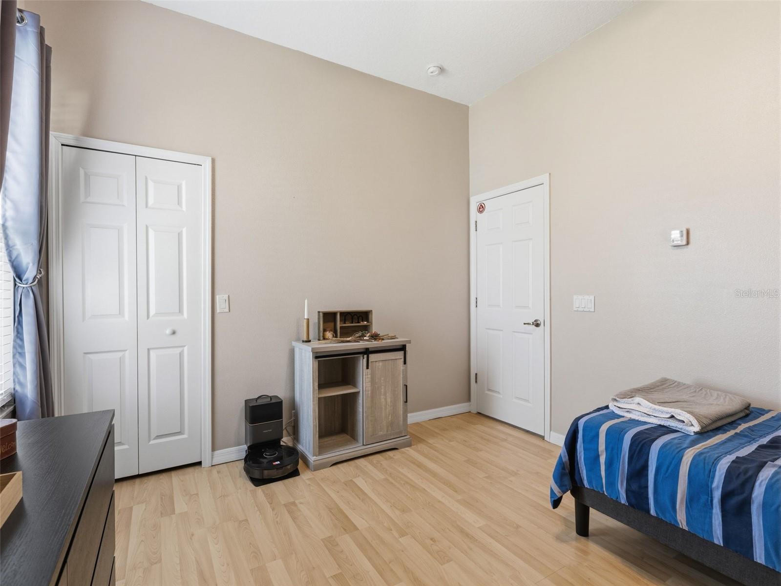 Image 29 of 53 For 22548 Cliffside Way