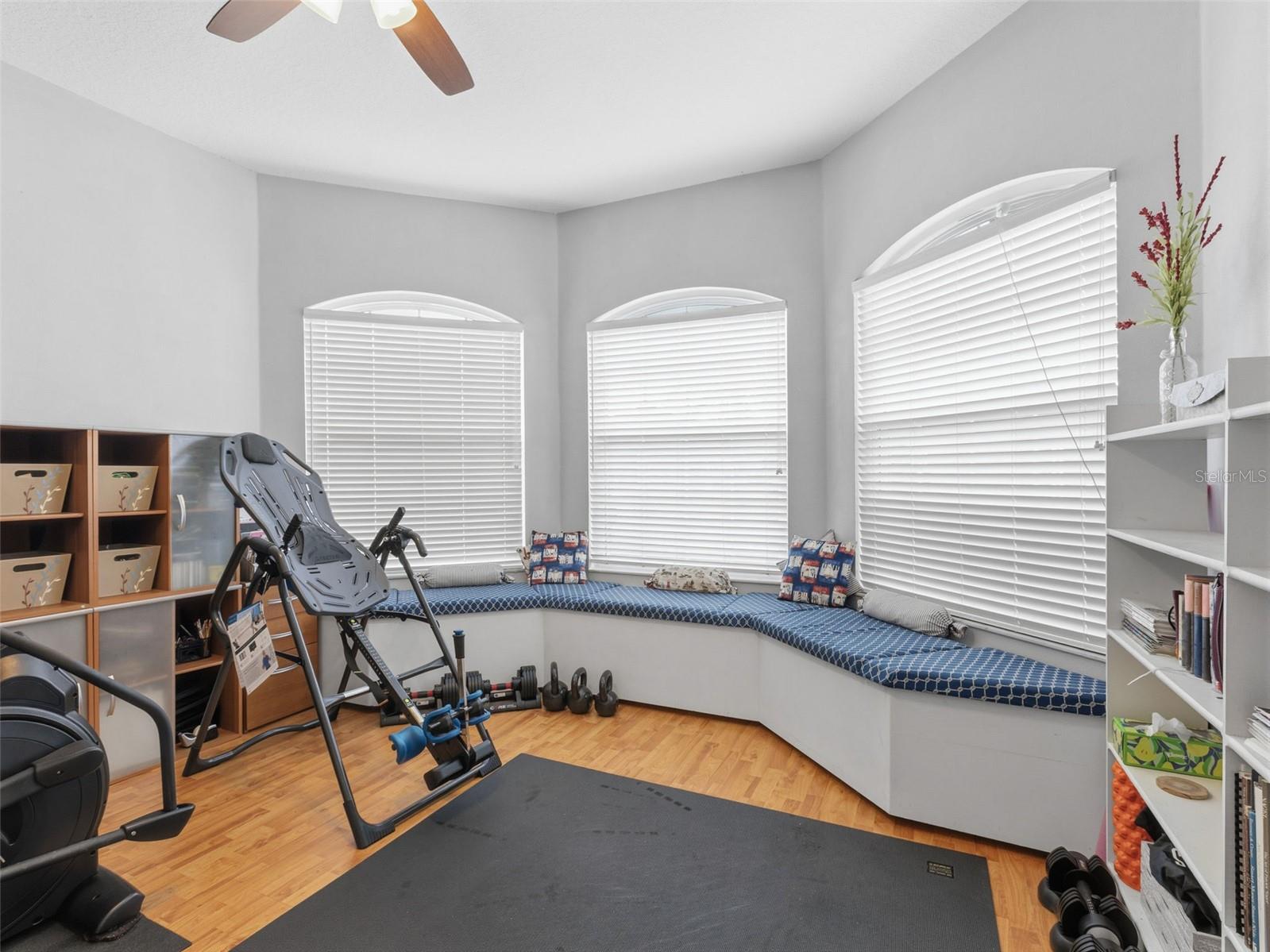 Image 33 of 53 For 22548 Cliffside Way