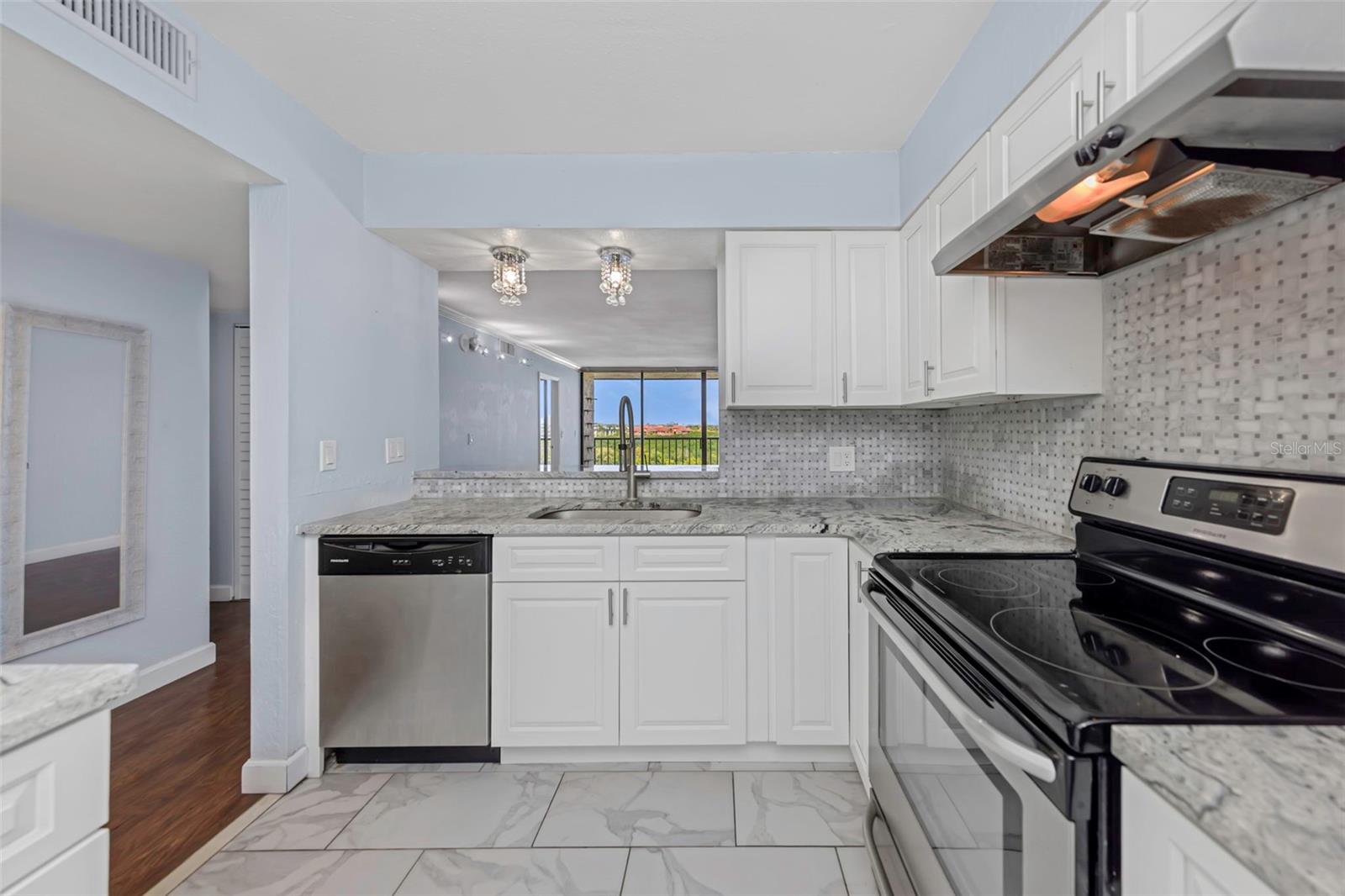 Image 15 of 57 For 1000 Cove Cay Drive 5d