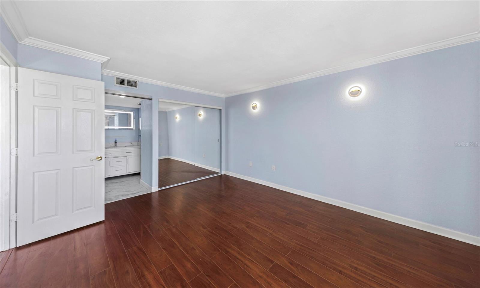 Image 18 of 57 For 1000 Cove Cay Drive 5d