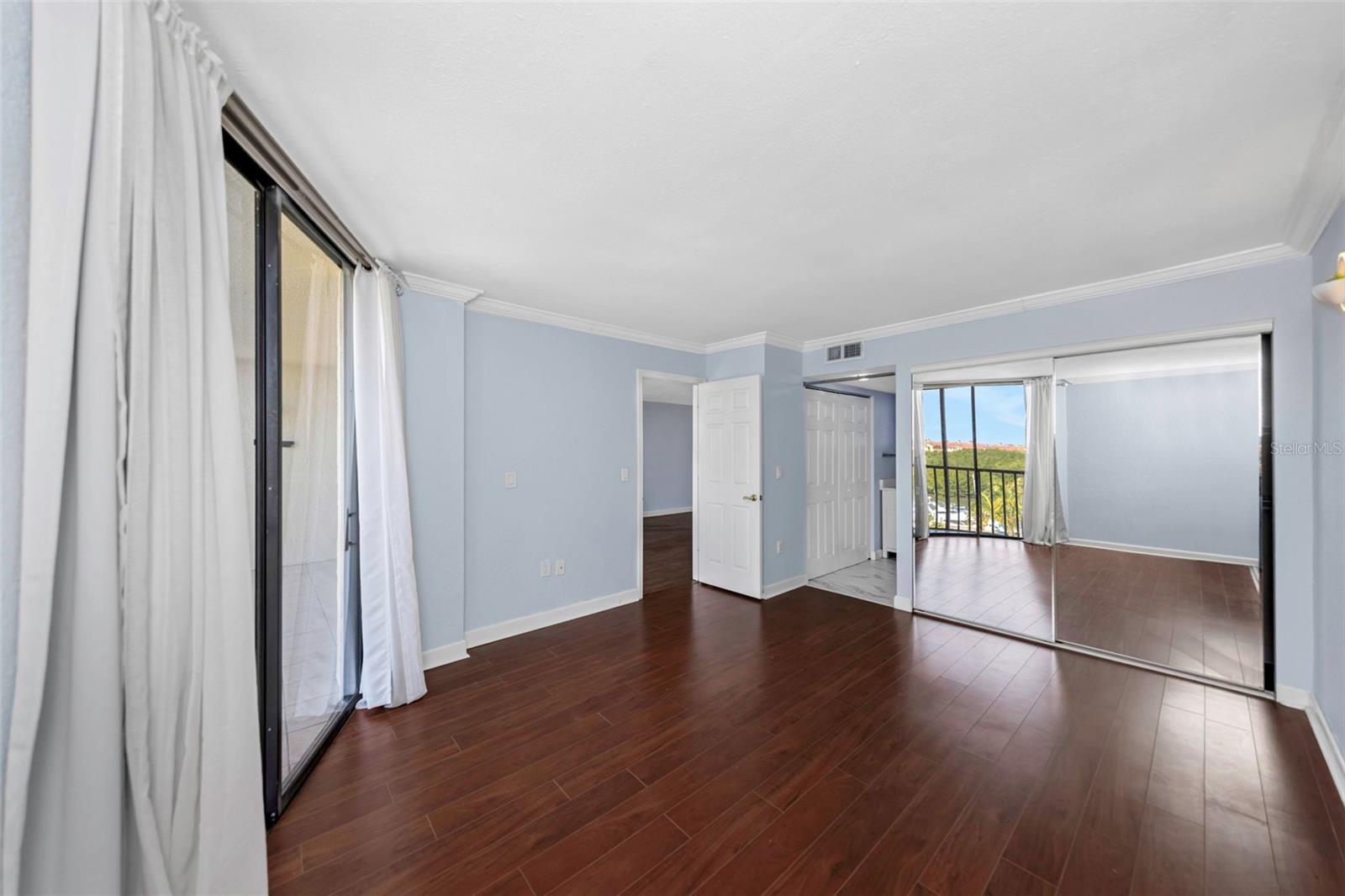 Image 19 of 57 For 1000 Cove Cay Drive 5d