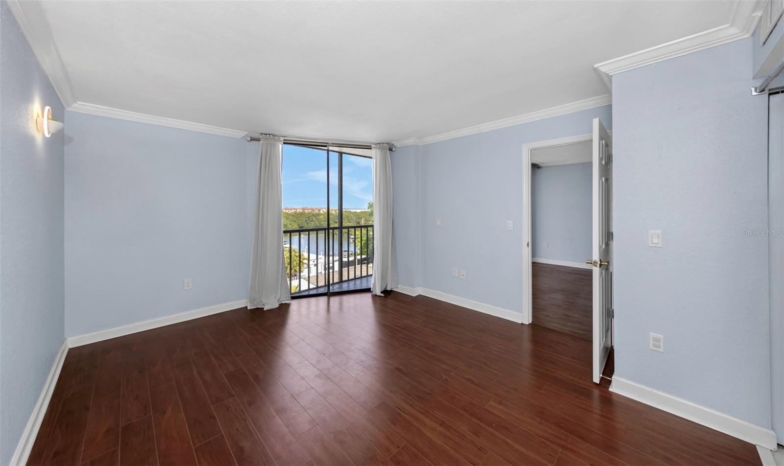 Image 20 of 57 For 1000 Cove Cay Drive 5d