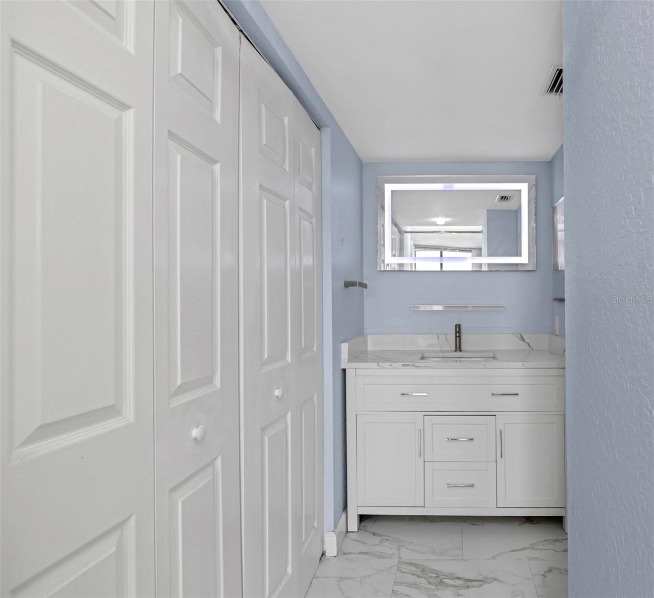 Image 22 of 57 For 1000 Cove Cay Drive 5d