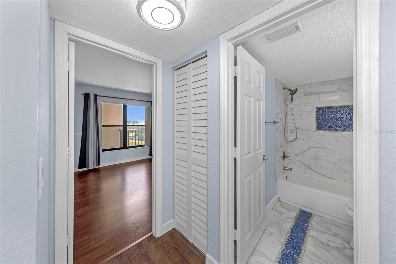 Image 28 of 57 For 1000 Cove Cay Drive 5d