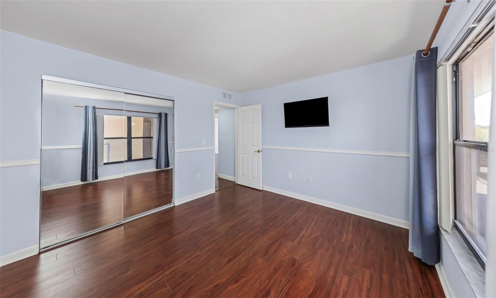 Image 30 of 57 For 1000 Cove Cay Drive 5d