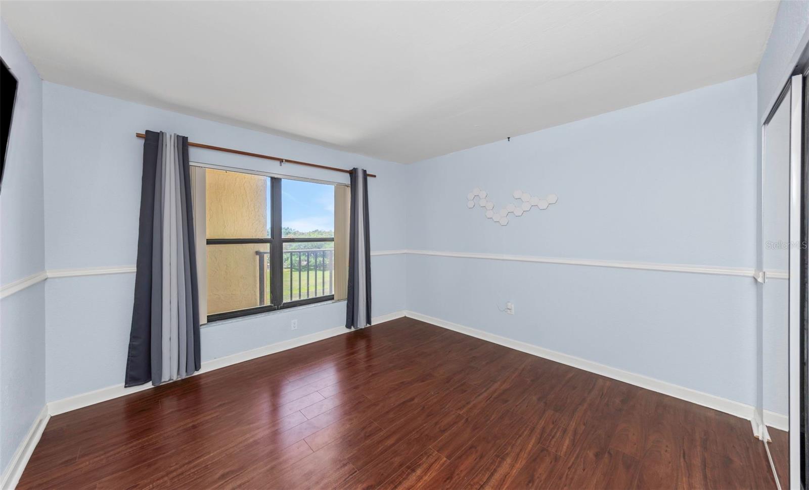 Image 32 of 57 For 1000 Cove Cay Drive 5d