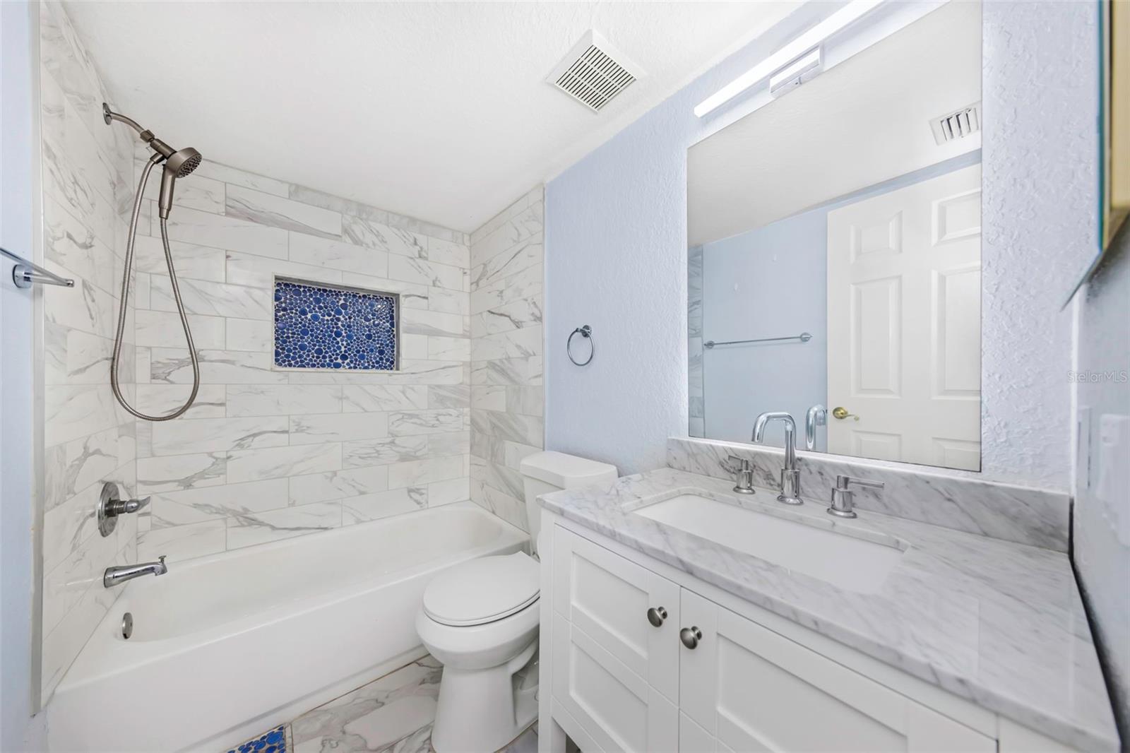 Image 33 of 57 For 1000 Cove Cay Drive 5d