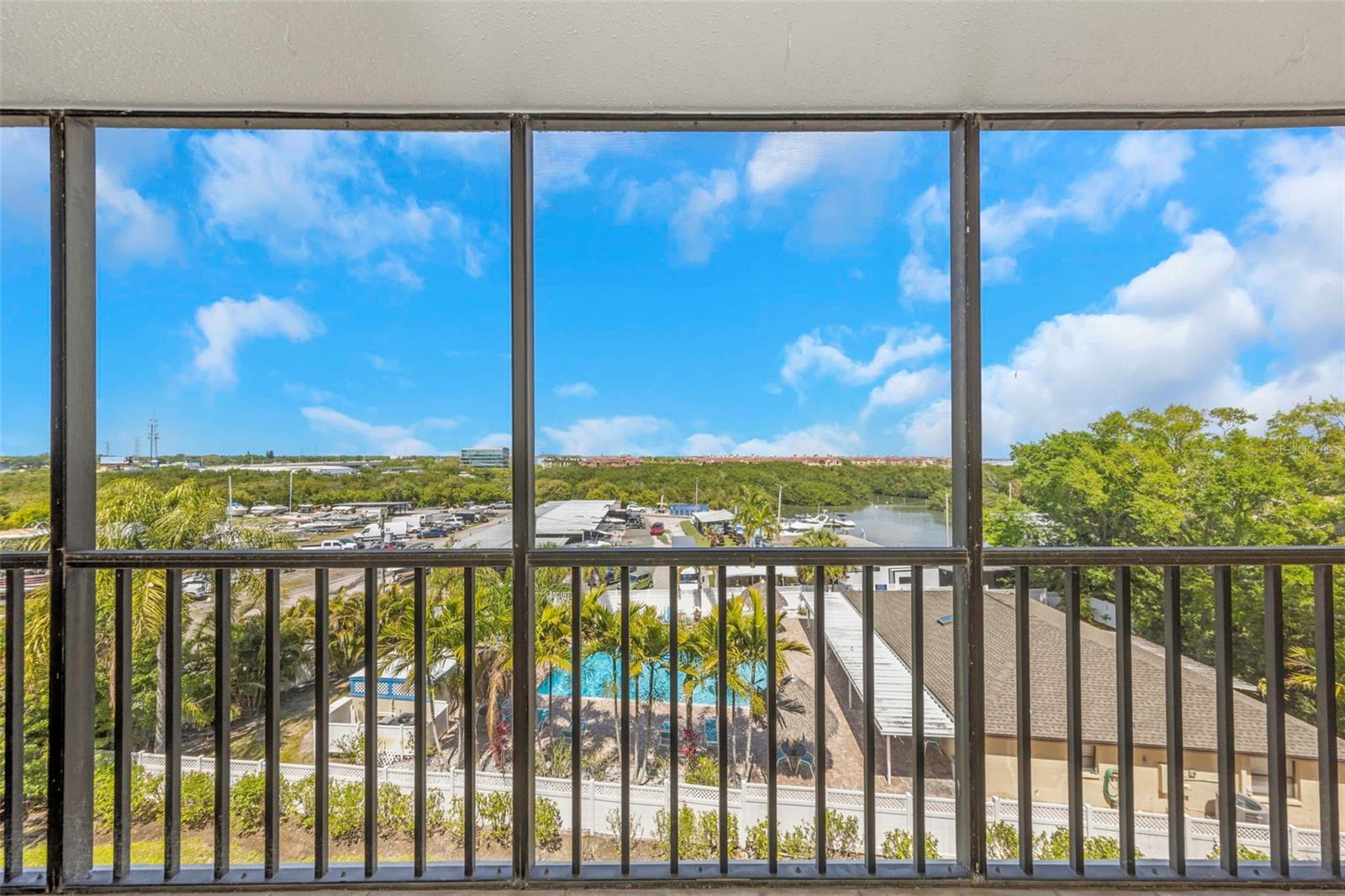 Image 36 of 57 For 1000 Cove Cay Drive 5d