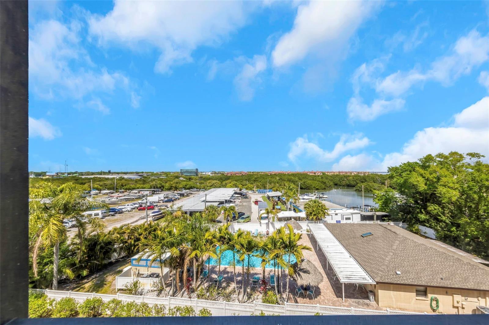 Image 37 of 57 For 1000 Cove Cay Drive 5d